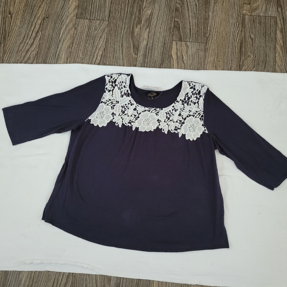 Suzanne Betro Size 3X Women's Navy Blue Top with White Lace Detail